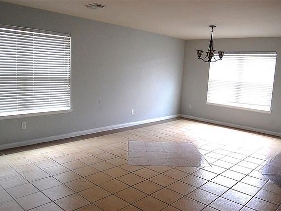 3rd image of 1127 Concord Pl