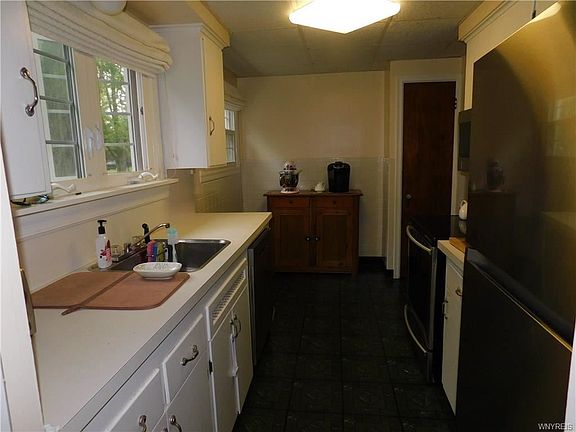 5th image of 359 Hartford Ave