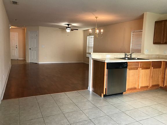 3rd image of 912 Windrose Dr