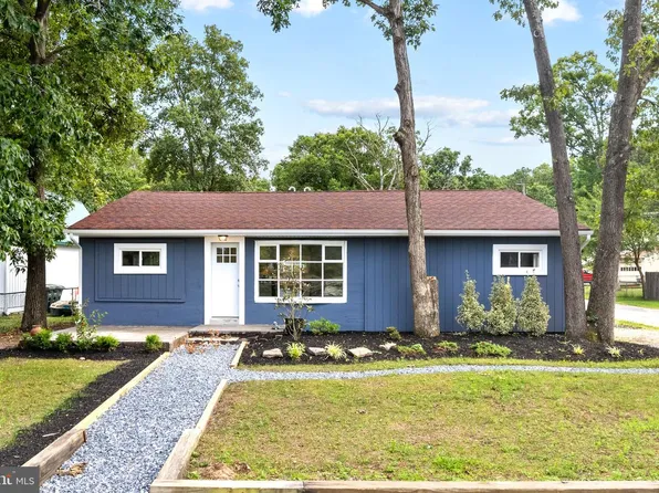 2105 Lakeside Dr, Williamstown, NJ 08094