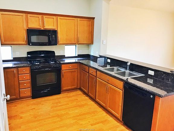 3rd image of 2722 Silver Oak Dr