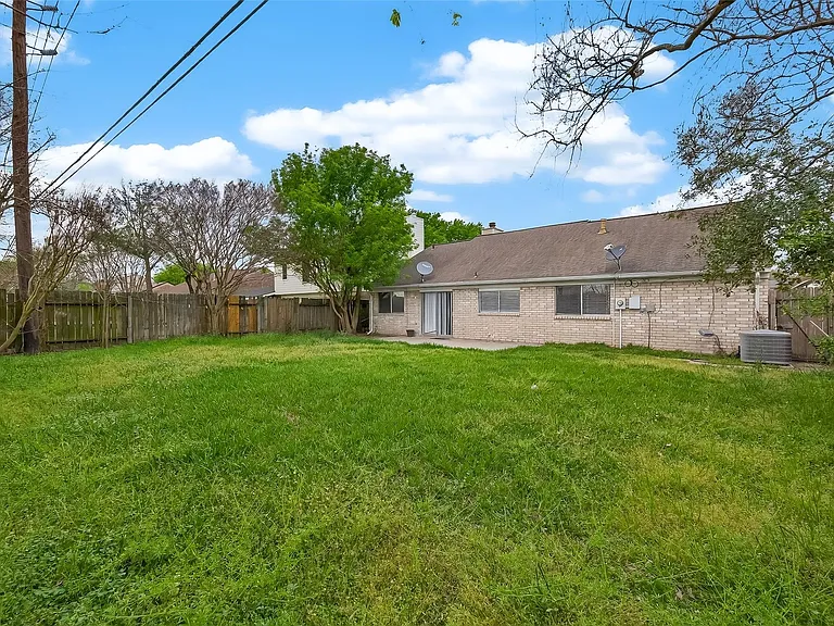 12215 Fetlock Dr — Photo 34