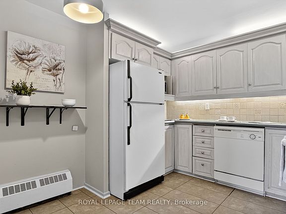 4th image of 373 Laurier Ave E #505
