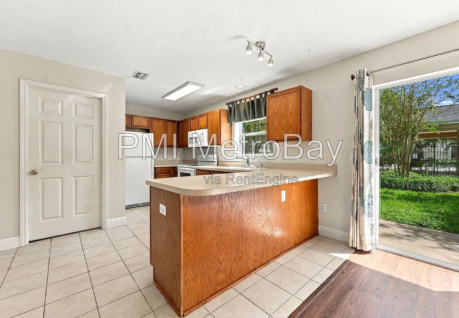 2 bed, 1.5 bath, 1315 sqft, $1,895 — Photo 4