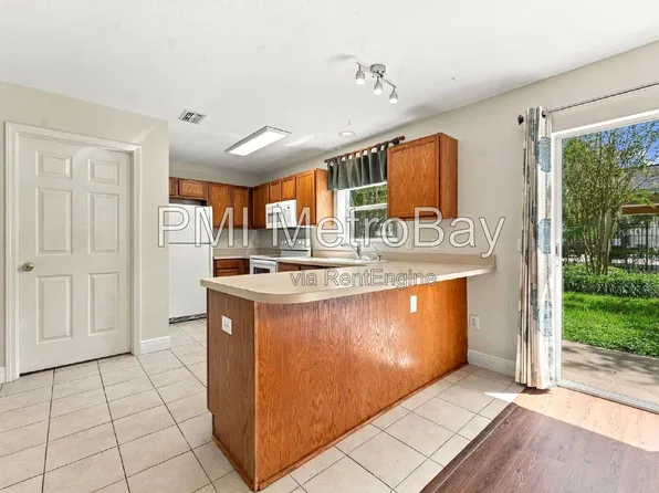 107 Sawtooth Dr, Valrico, FL 33594