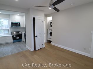 2002 Queen St E #3, Toronto, ON M4L 1J3