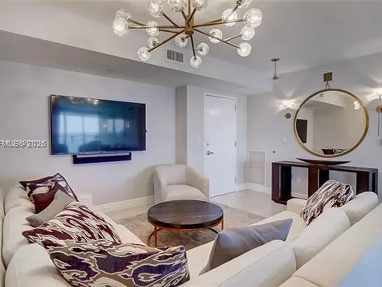 6365 Collins Avenue Cu #3802 — Photo 10