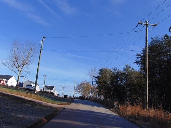 4th image of 378 Edwards Rd
