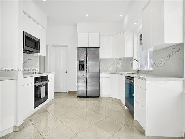 1st image of 721 W 47th St #0