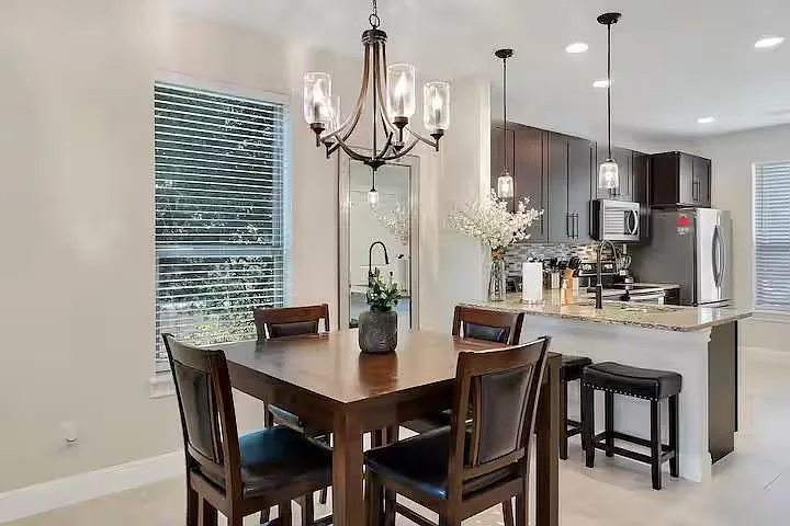 585 Demarett Dr — Photo 6