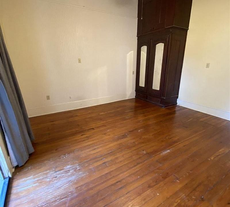 2nd image of 814 Louisiana Ave #2