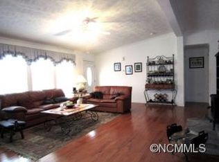 7 Grove Garden Ave, Candler, NC 28715