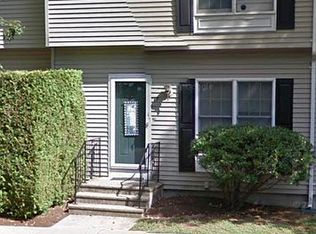 17 Wood Hollow Ln, Rumford, RI 02916