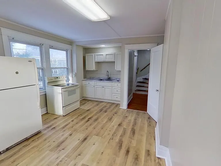 100 Ryckman Ave #2R — Photo 18