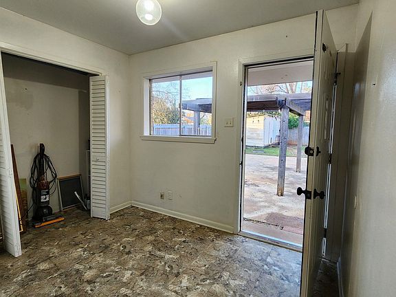 4th image of 204 Alexander St