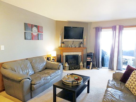 3rd image of 746 Candleridge Ct APT B1