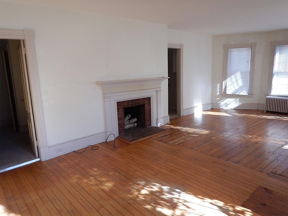 2nd image of 73 Court St APT 2