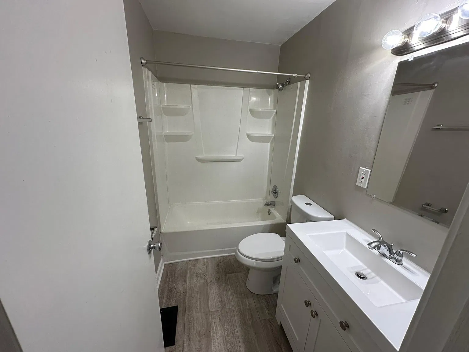 4 bed, 1082 sqft, $1,400 — Photo 3