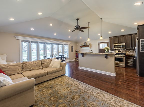 2nd image of 1021 S Catherine Ave