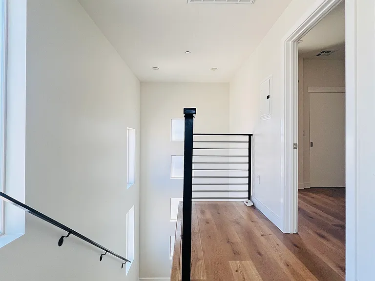 250 S Burlington Ave #250 — Photo 36