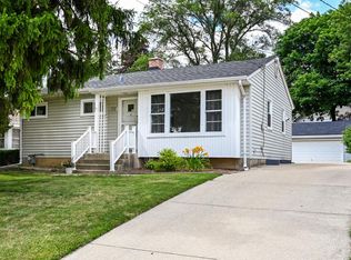 258 Hawthorne Blvd, Glen Ellyn, IL