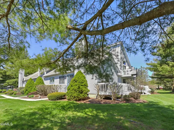 C6 Pondview Dr, Pittsfield, MA 01201