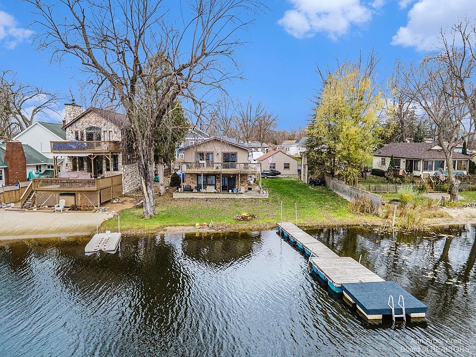 1st image of 266 Lakeview Dr