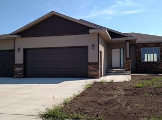 2605 E Palmer St, Brandon, SD 57005