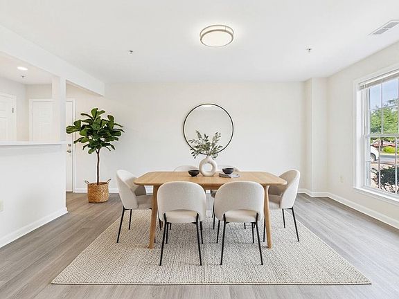 4th image of 302 Baughmans Ln #304A