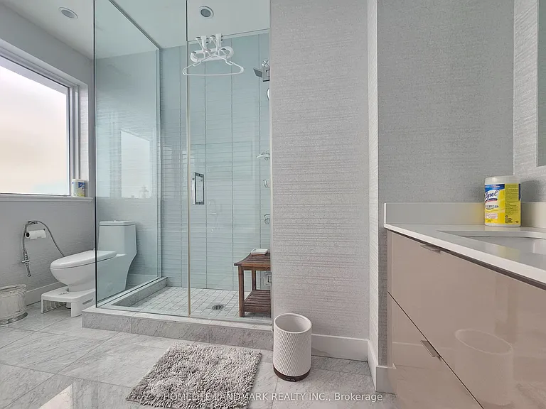 7 Grenville St #6011 — Photo 8