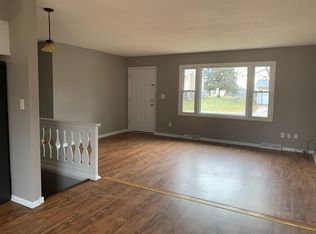 1910 Grantwood Dr, Iowa City, IA 52240