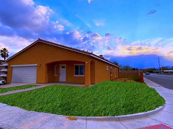 3rd image of 2118 E Oakey Blvd