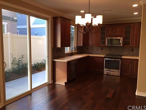3rd image of 1351 S Magnolia Ave