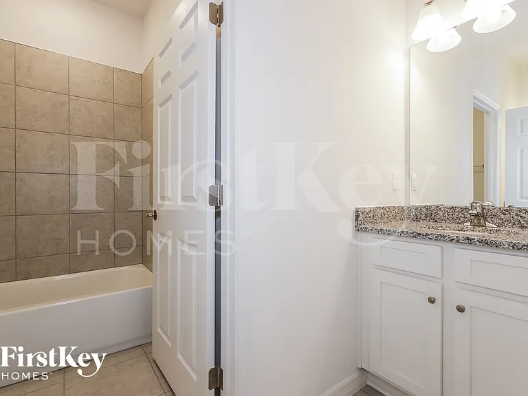 543 Crown Rose Dr — Photo 13