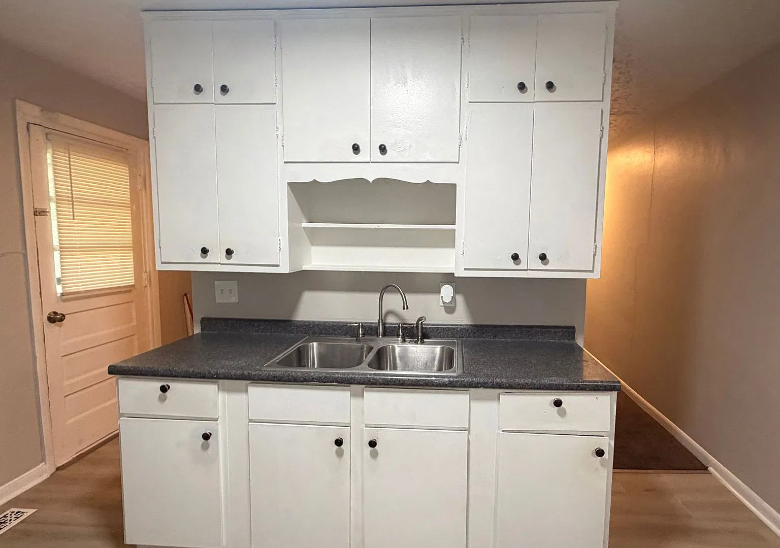 3709 Kinnear Ave — Photo 3