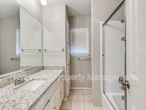 3rd image of 1119 Wilshire Dr