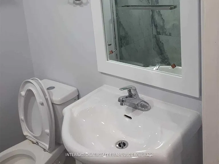 116 Red River Cres #LOWER — Photo 11