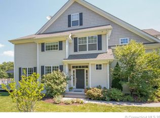 36 Park Place Cir, West Hartford, CT 06110