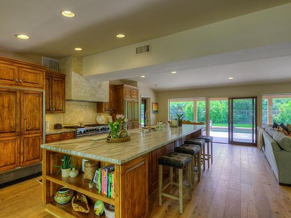 4th image of 6400 N 52nd Pl