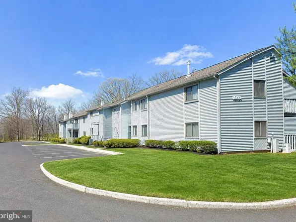 1904 Woodhollow Dr, Marlton, NJ 08053