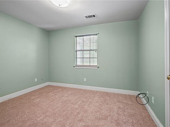 5th image of 114 Robinhood Rd