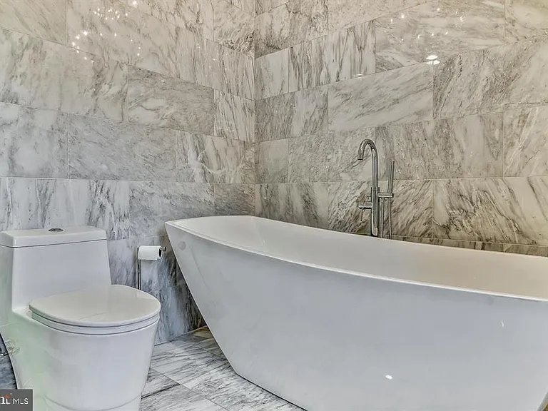 305 Green St — Photo 24