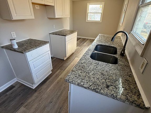 3rd image of 1343 Cox Ave #1