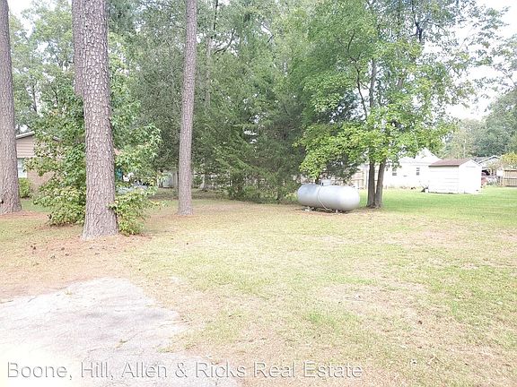 3rd image of 812 Speight Dr