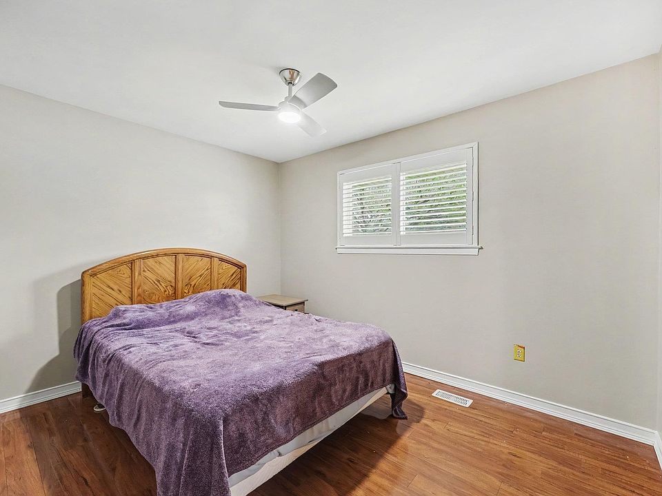 18039 Summer Ln S, photo 12