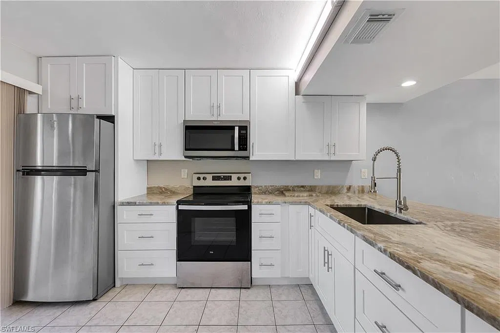 2 bed, 2.0 bath, 1246 sqft, $1,950 — Photo 2