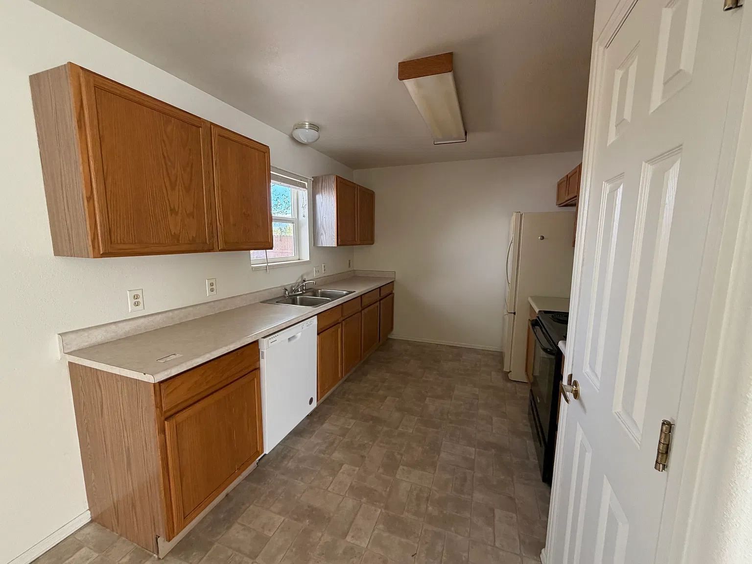 3 bed, 1220 sqft, $1,500 — Photo 3