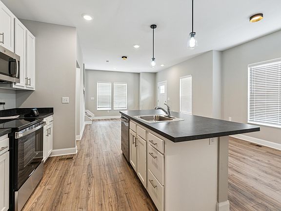 4th image of 642 Sullivant Ave #642