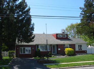 108 Washington Pl, Massapequa, NY 11758