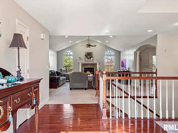 2nd image of 8657 Hilltop Ct